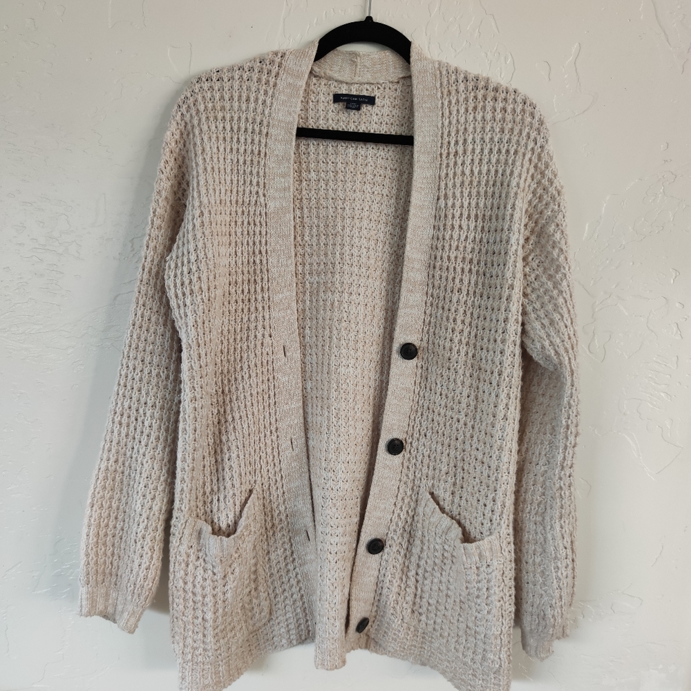 Soft woven cardigan with buttons